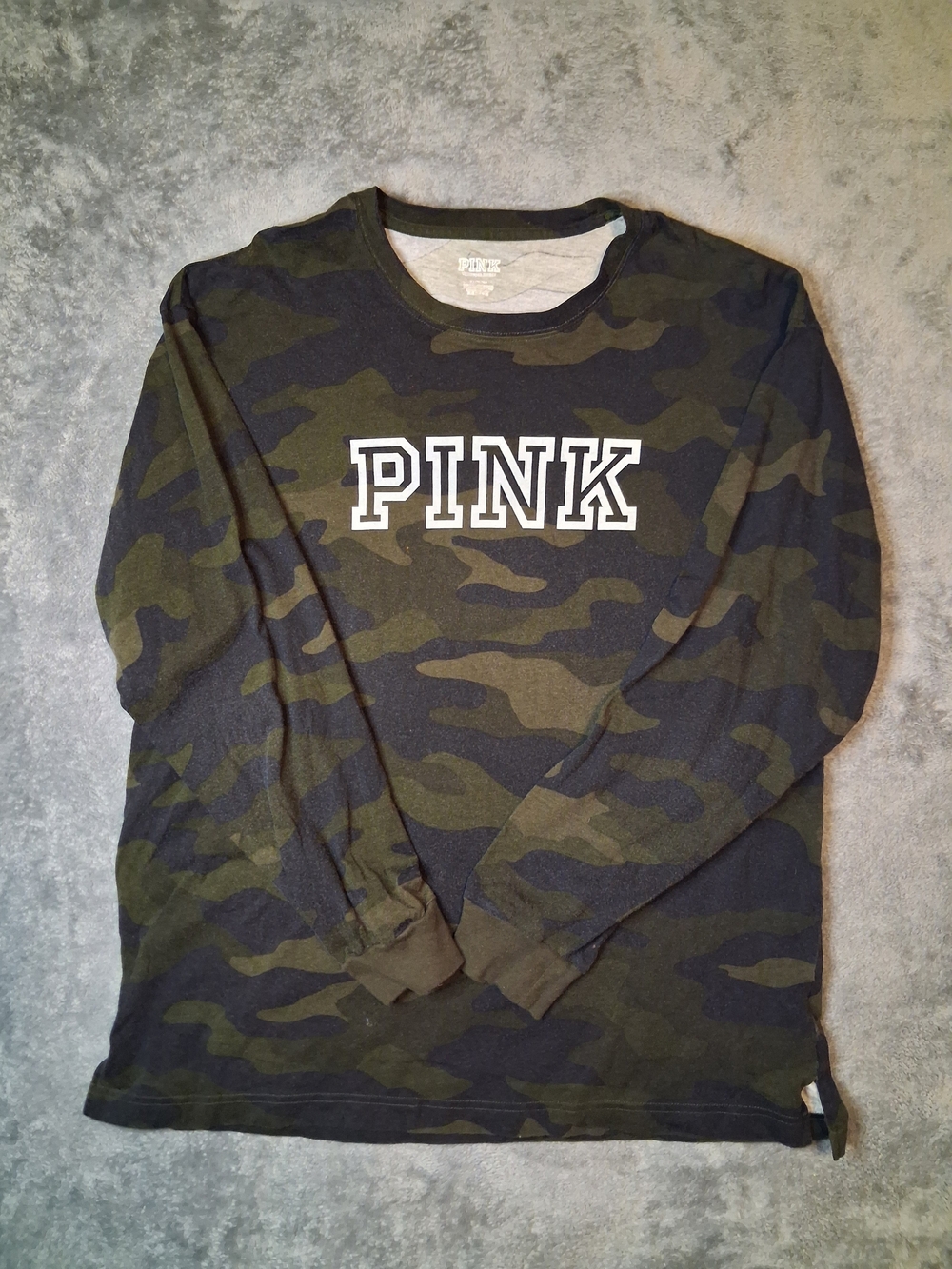PINK Victoria's Secret Womens Camo Long Sleeve Crewneck - Olive & Black